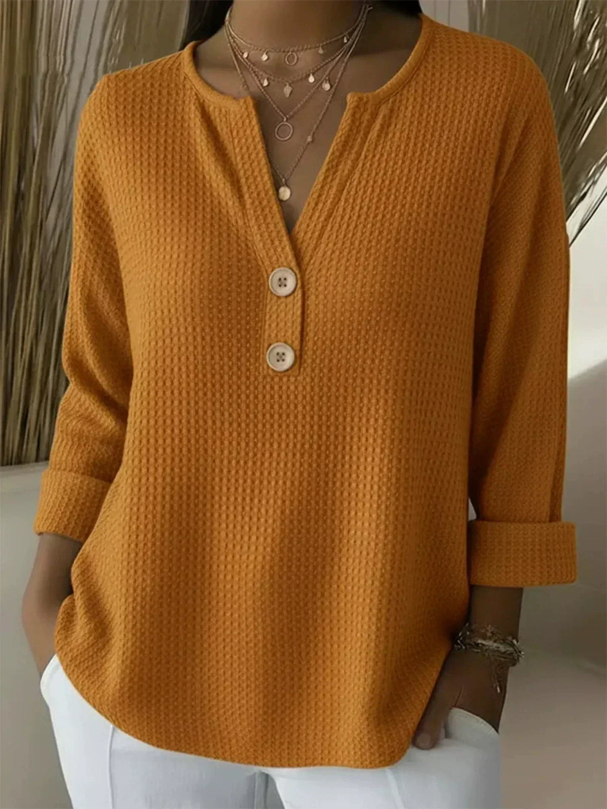 Lucia | Suéter Henley gofrada con botones